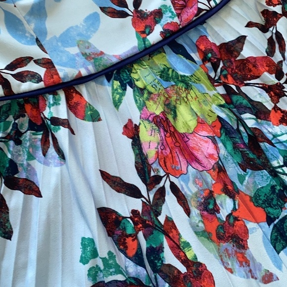 Maggy London Pleated Fit & Flare Floral Dress Size 2 - Picture 12 of 13